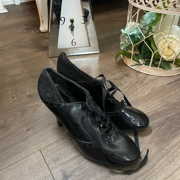 FIONI Clothing Shoes - Black lace up booties